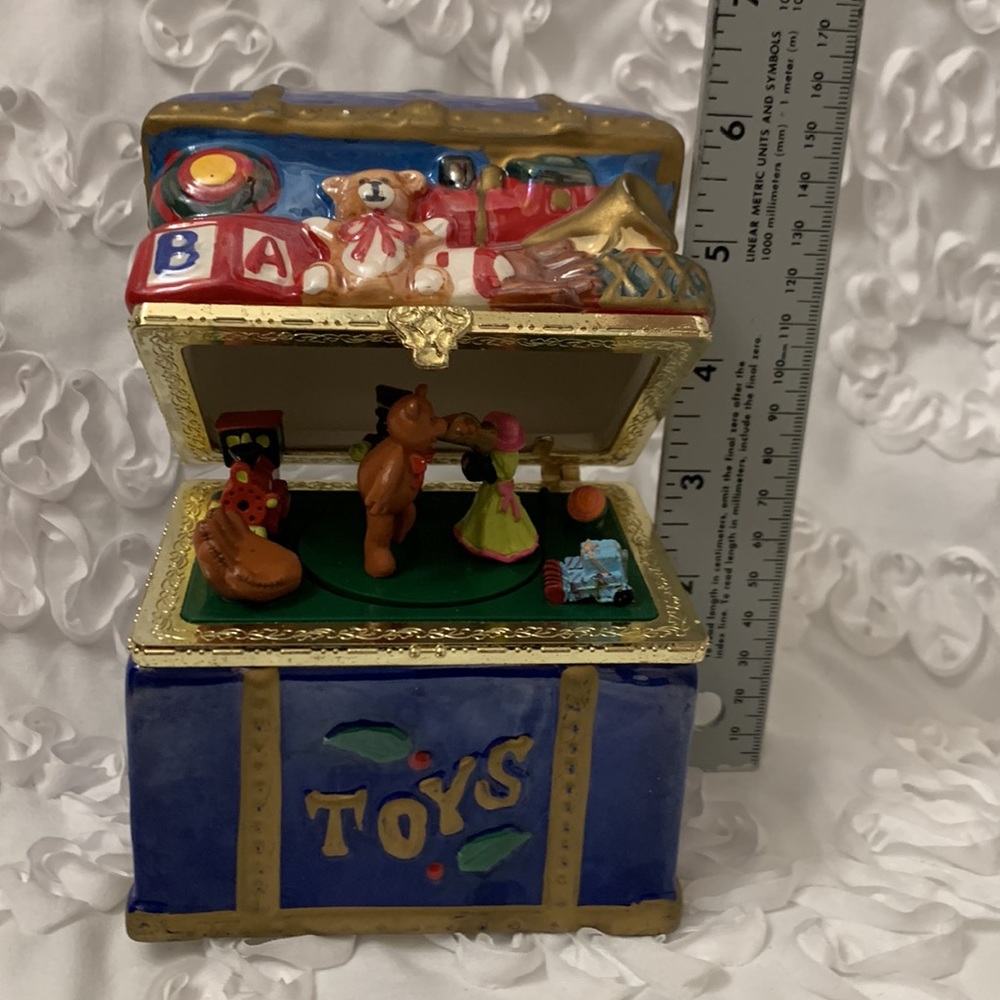 Mr. Christmas Music Box 12 Days of Christmas Hand Painted Porcelain Animated